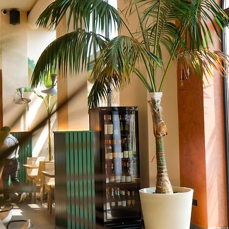 Hotel Saly Дуррес Екстер'єр фото
