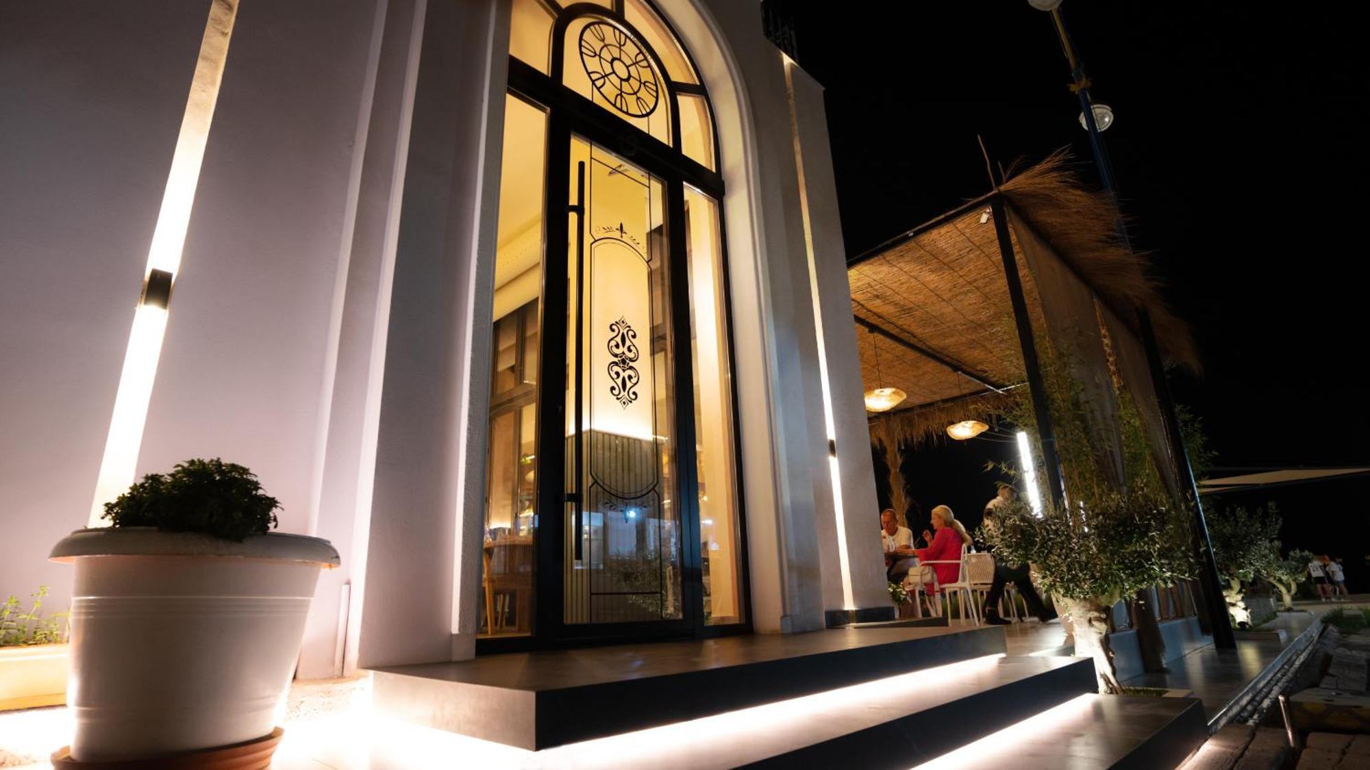 Hotel Saly Дуррес Екстер'єр фото