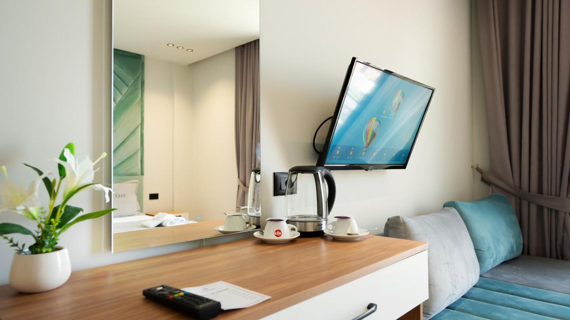 Hotel Saly Дуррес Екстер'єр фото