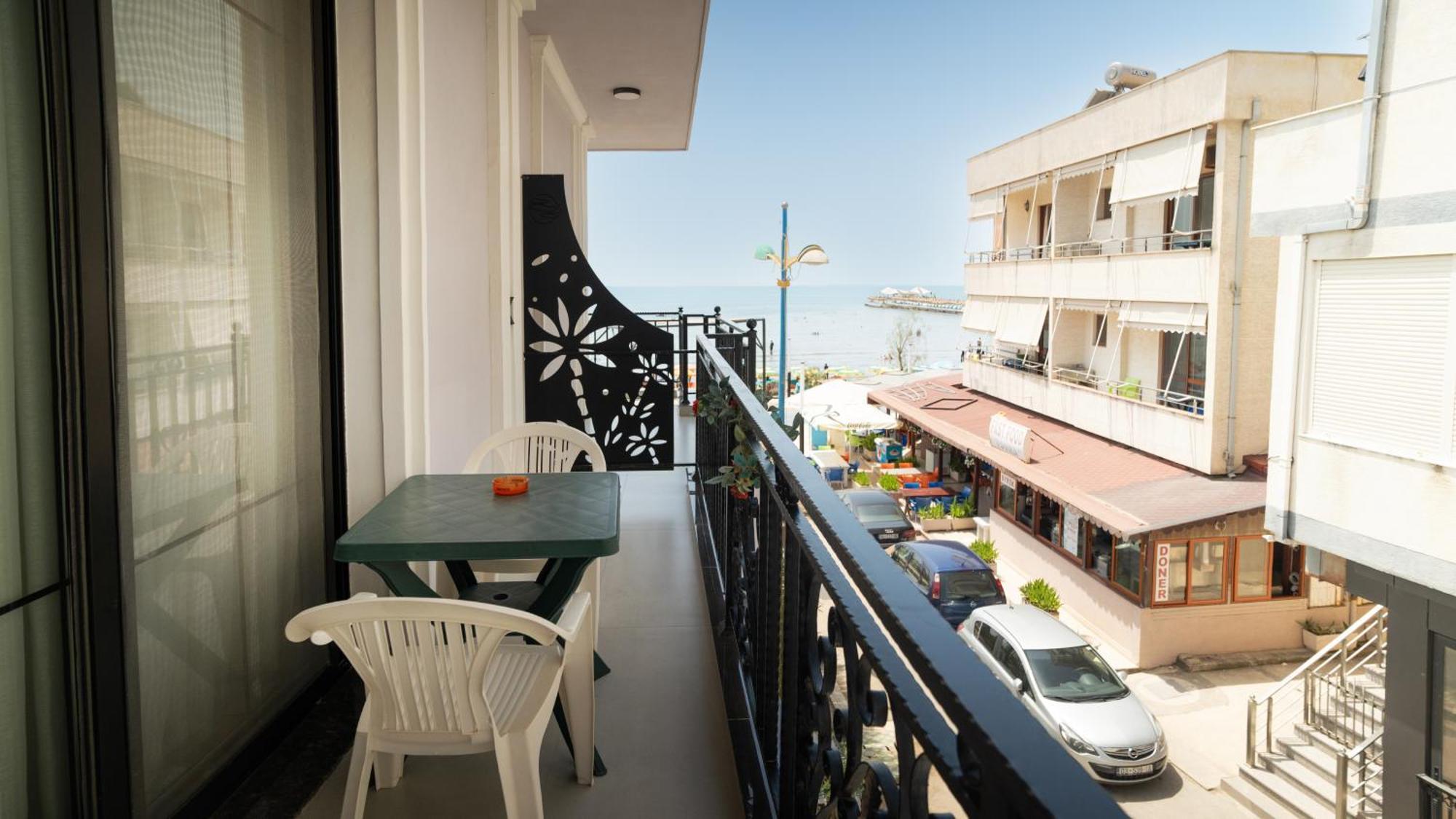 Hotel Saly Дуррес Екстер'єр фото