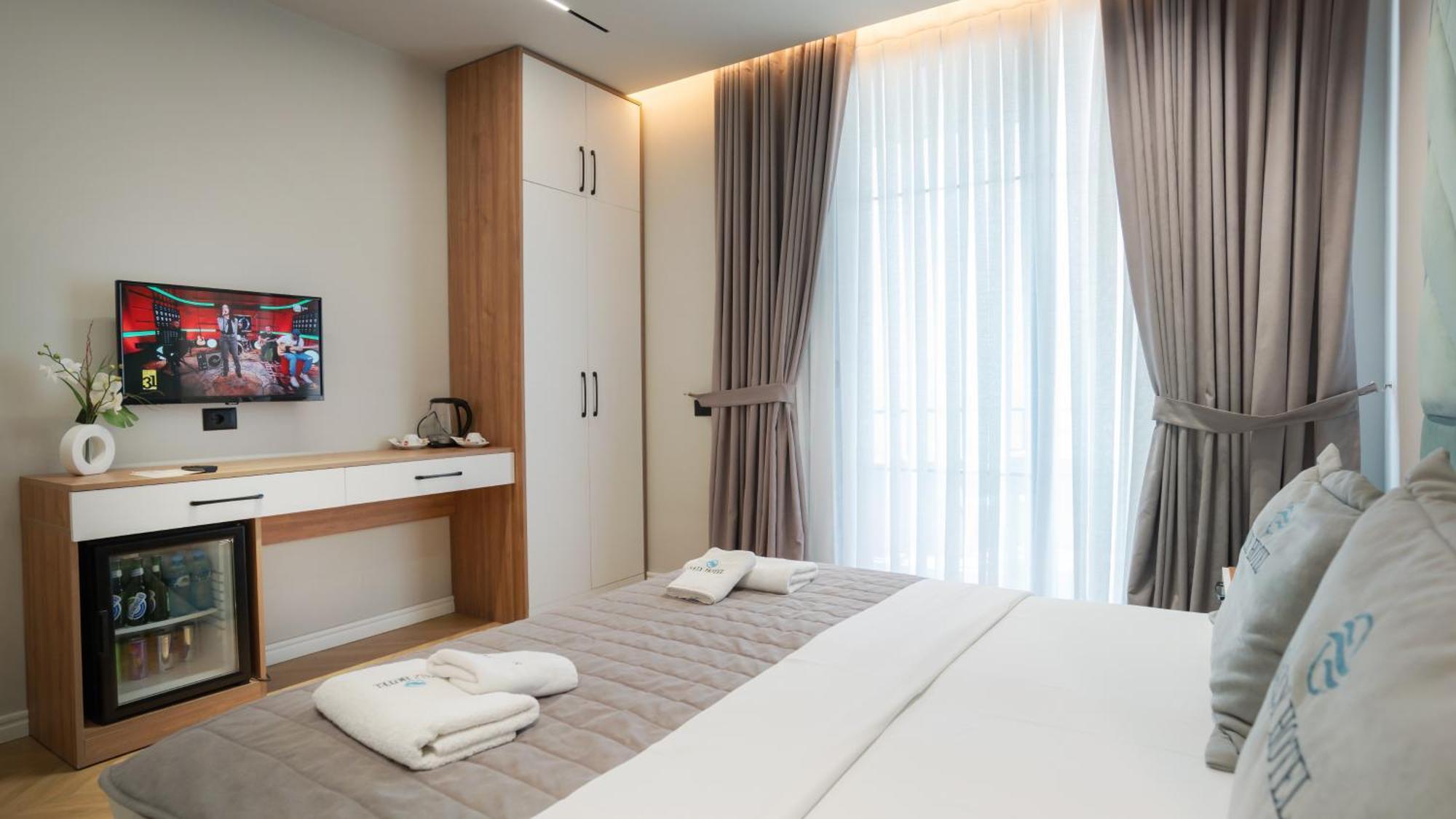 Hotel Saly Дуррес Екстер'єр фото