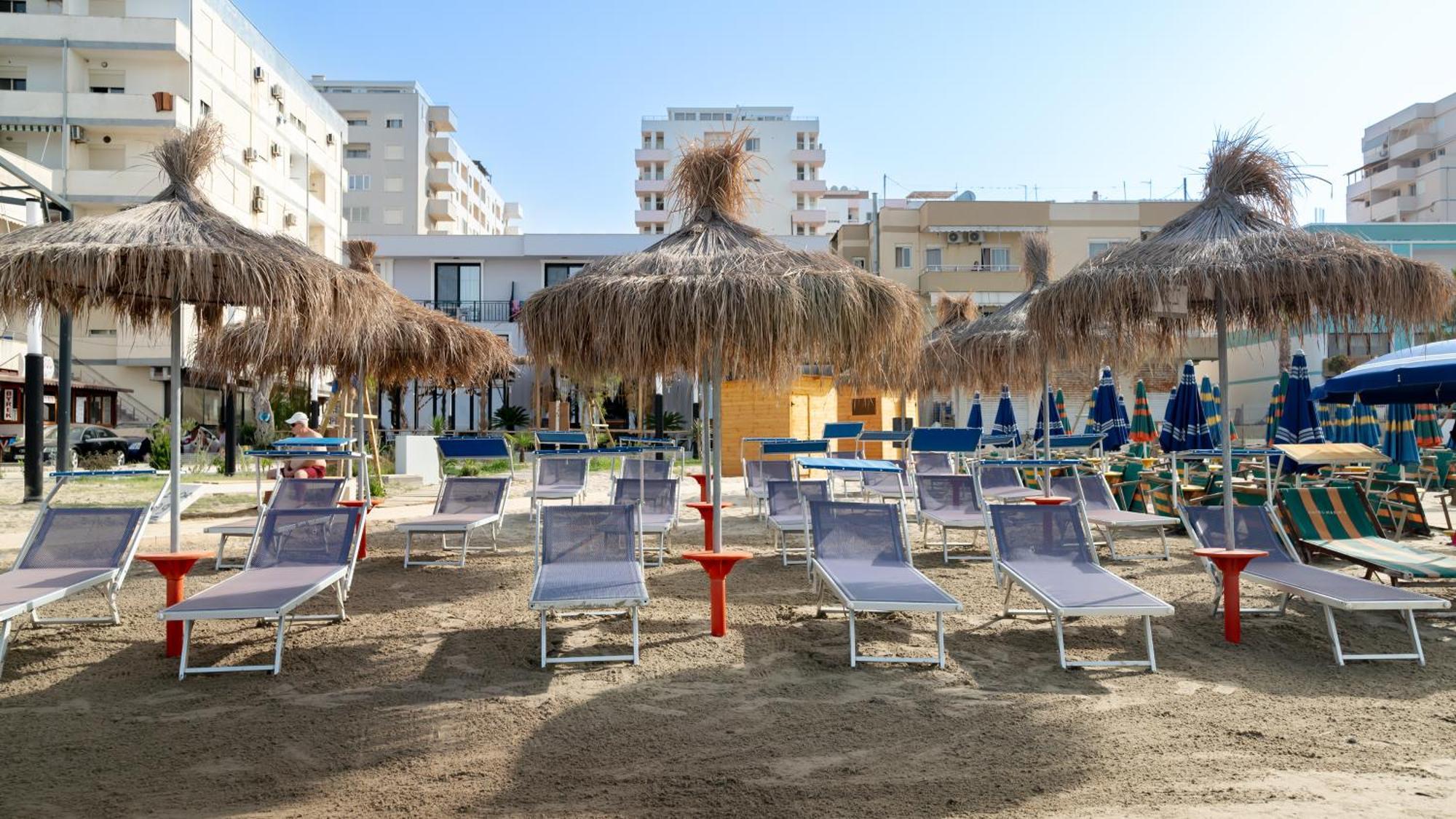 Hotel Saly Дуррес Екстер'єр фото