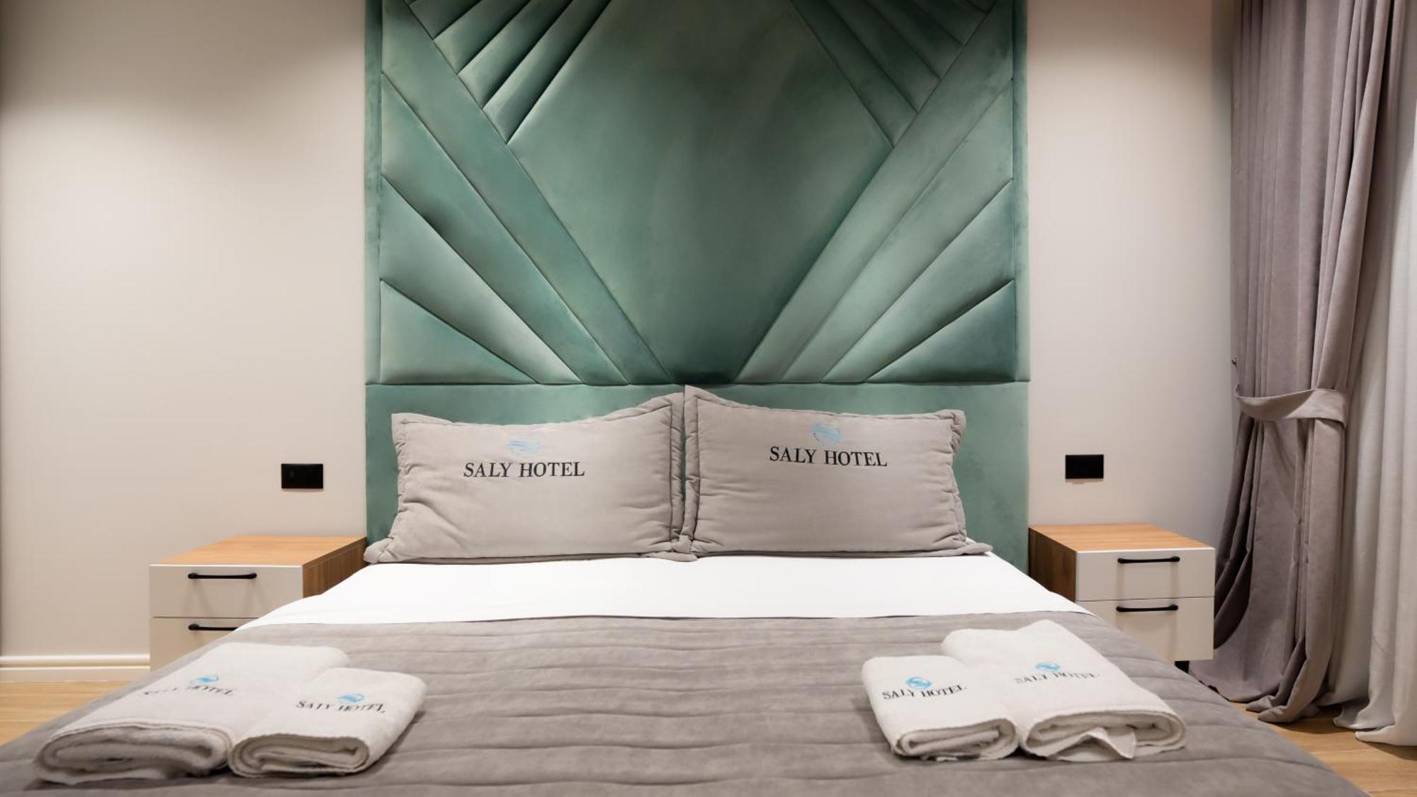 Hotel Saly Дуррес Екстер'єр фото