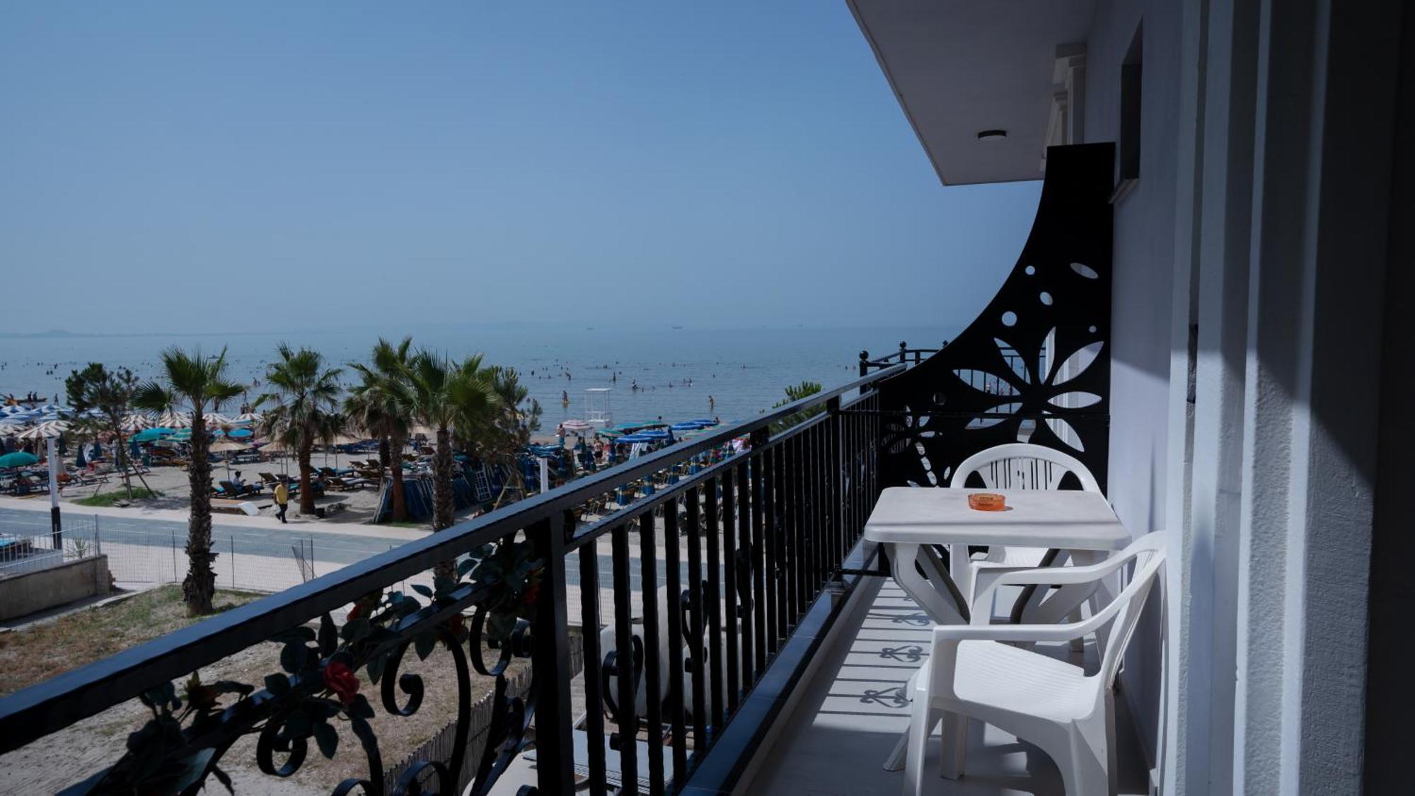Hotel Saly Дуррес Екстер'єр фото