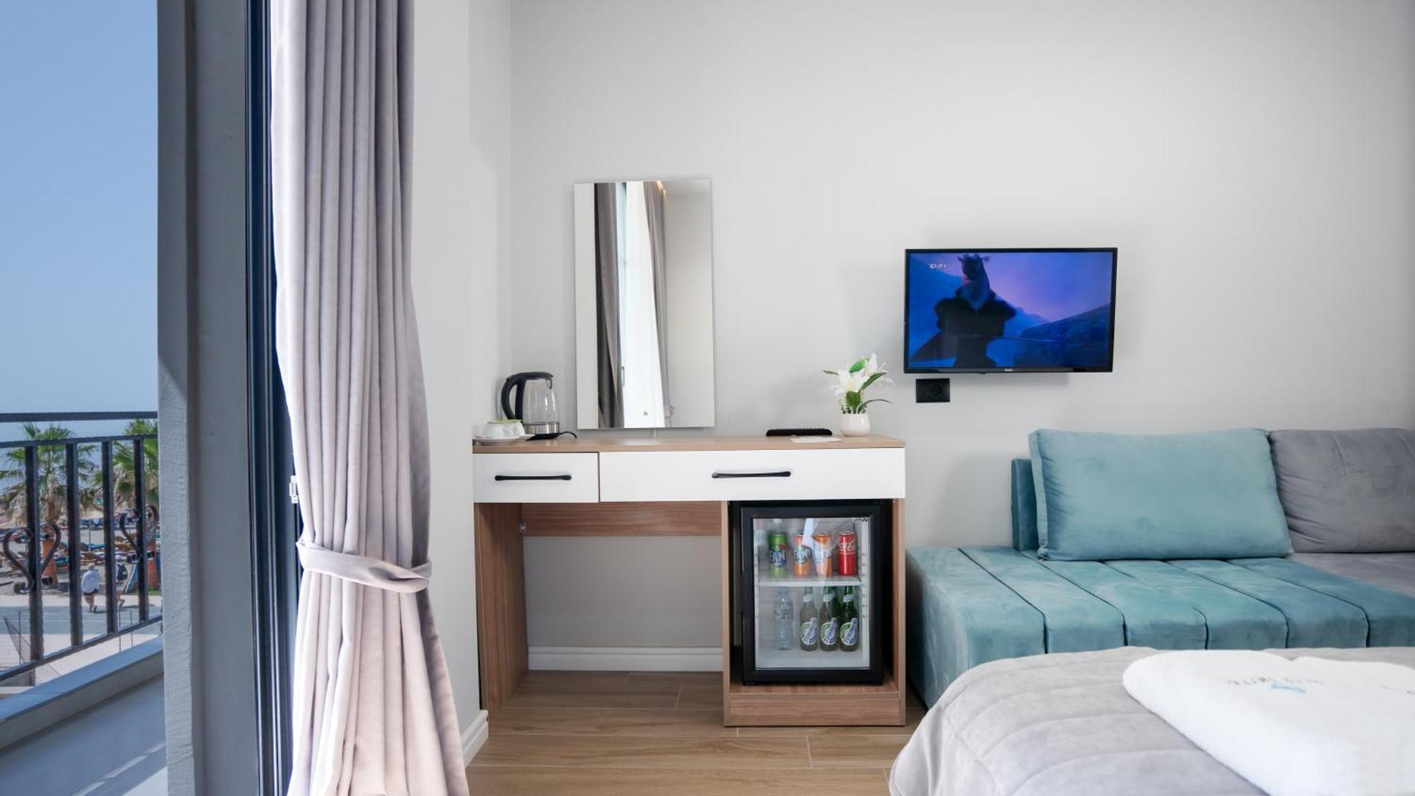 Hotel Saly Дуррес Екстер'єр фото