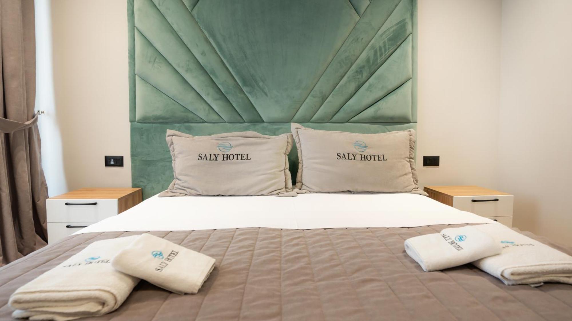 Hotel Saly Дуррес Екстер'єр фото