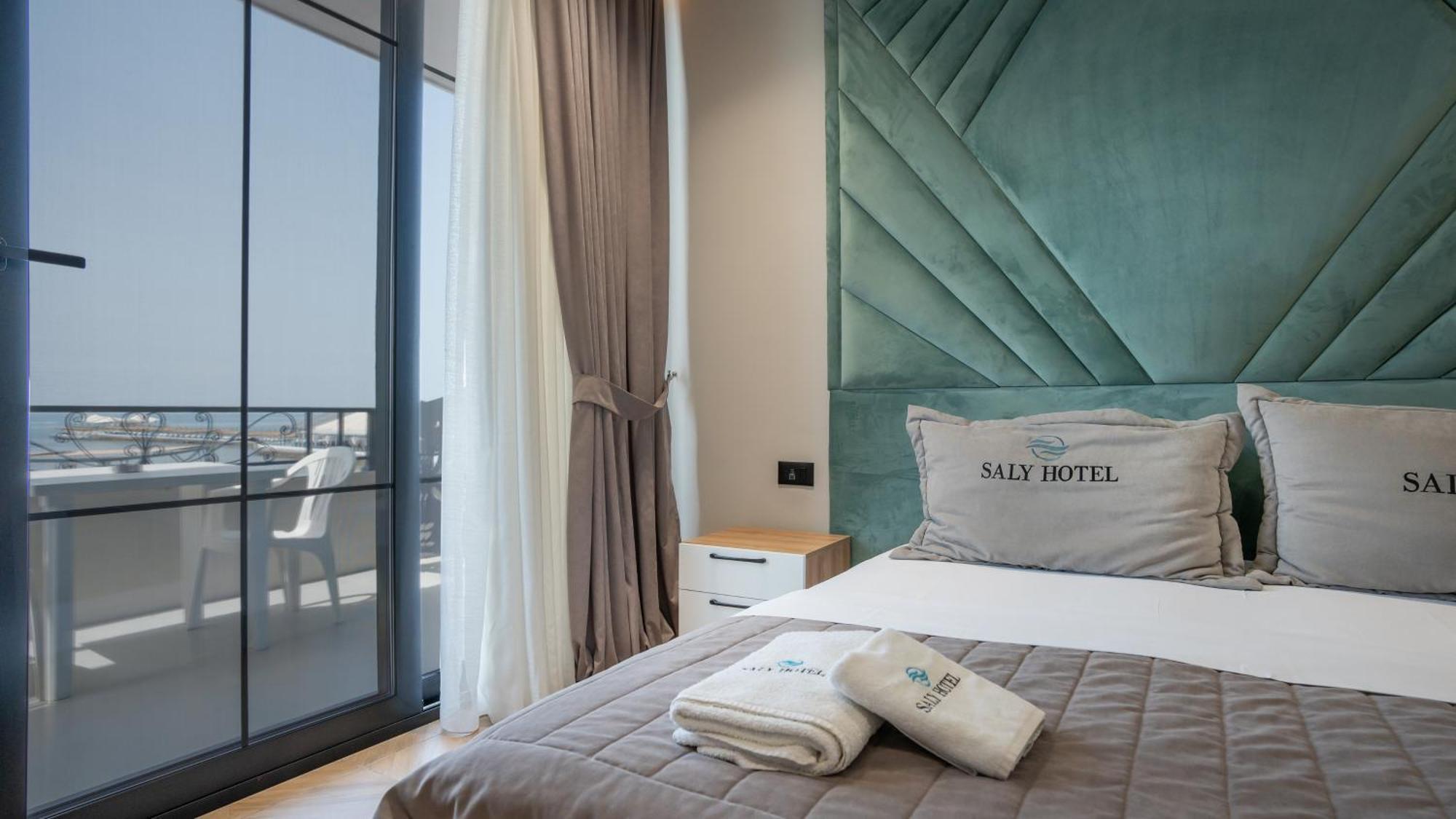 Hotel Saly Дуррес Екстер'єр фото