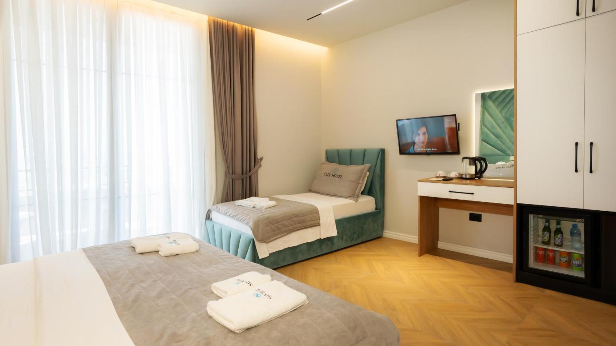 Hotel Saly Дуррес Екстер'єр фото