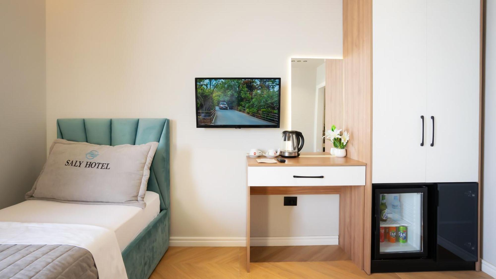 Hotel Saly Дуррес Екстер'єр фото