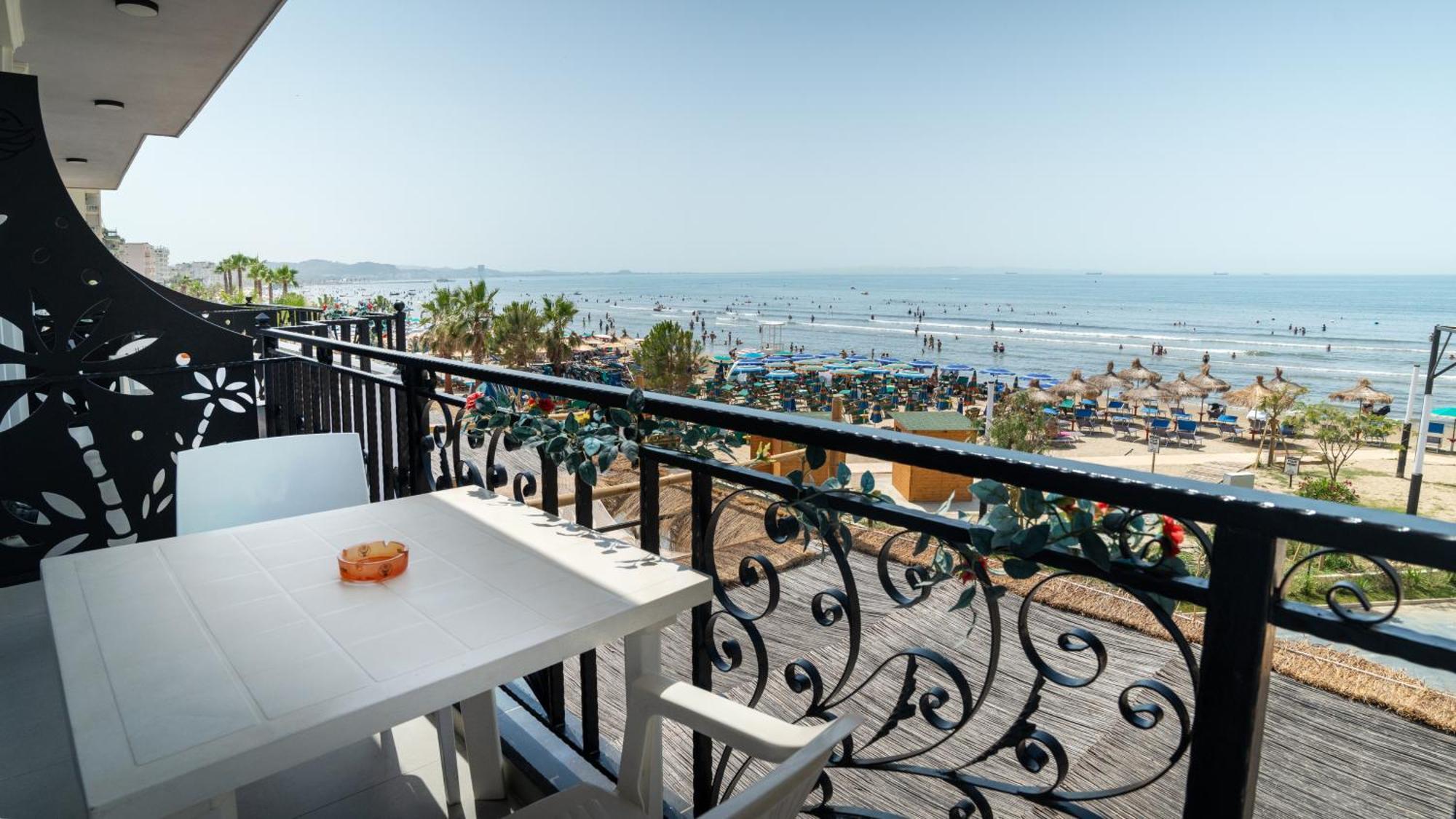 Hotel Saly Дуррес Екстер'єр фото