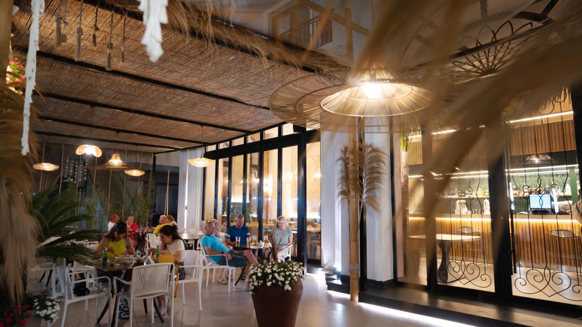 Hotel Saly Дуррес Екстер'єр фото